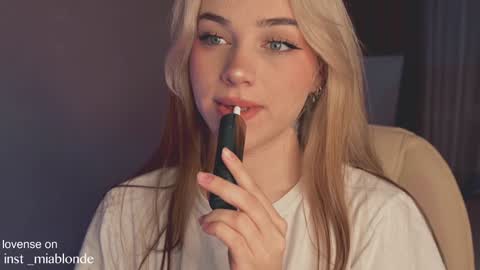 Snapshot of mia_milagros chatting on December 2024 02:25:01 AM mia_milagros online show from December 2024 02:25:01 AM