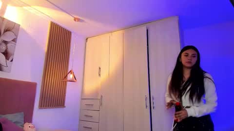 Mia Nevaeh - follow me online show from November 2025 08:55:01 PM