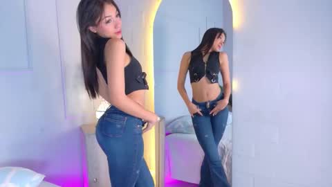 Snapshot of mia_oconner chatting on September 2025 08:20:02 PM mia_oconner online show from September 2025 08:20:02 PM