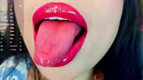 Snapshot of mia_roux1 chatting on November 2025 06:29:01 PM Mia online show from November 2025 06:29:01 PM