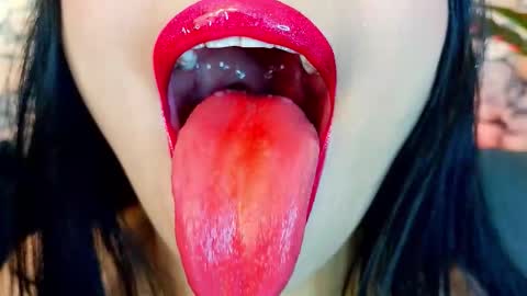 Snapshot of mia_roux1 chatting on November 2025 07:03:01 PM Mia online show from November 2025 07:03:01 PM