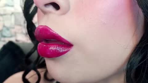 Snapshot of mia_roux1 chatting on November 2025 07:01:02 PM Mia online show from November 2025 07:01:02 PM