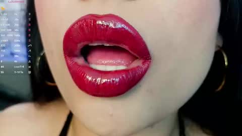 Snapshot of mia_roux1 chatting on December 2025 11:10:01 PM Mia online show from December 2025 11:10:01 PM