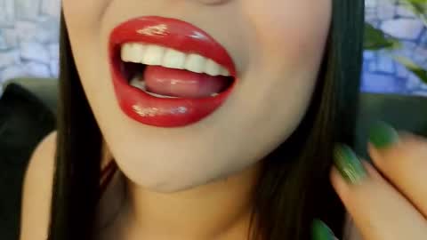 Snapshot of mia_roux1 chatting on December 2025 07:43:02 PM Mia online show from December 2025 07:43:02 PM