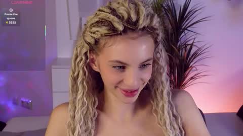 Mia online show from November 2025 06:24:02 AM