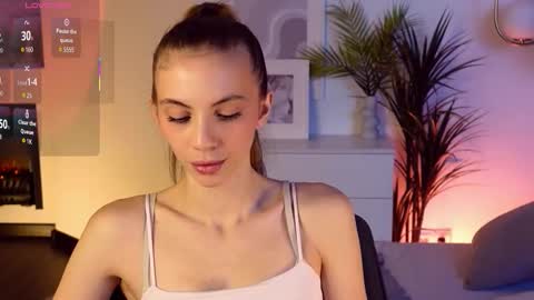 Mia online show from November 2025 06:23:01 AM