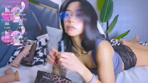 Mia online show from November 2025 03:56:02 PM