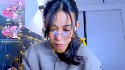 Mia online show from December 2025 04:35:02 PM