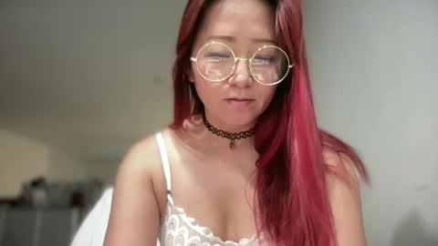 Mia online show from September 2025 04:43:01 PM