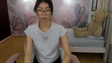 Snapshot of mia_vanucci chatting on February 2025 06:04:01 AM Mia Vanucci online show from February 2025 06:04:01 AM
