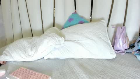 mia_vy online show from December 2025 03:23:02 AM