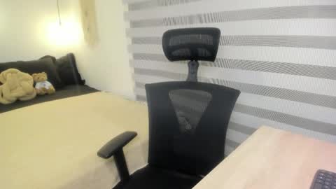 Mia   online show from May 2026 09:10:02 PM