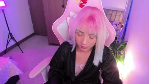 mia  nicolle online show from October 2025 11:27:02 PM