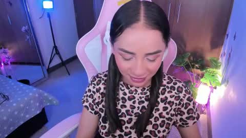 mia  nicolle online show from November 2025 11:49:02 PM