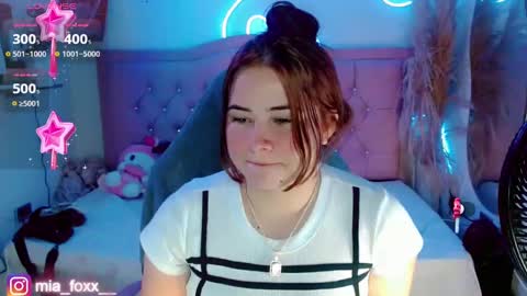 Mia online show from October 2025 09:13:01 PM