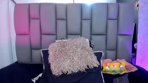 Mia online show from February 2025 12:13:01 PM