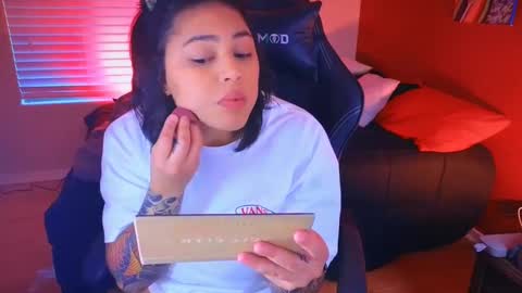 Mia online show from January 2025 12:05:02 AM