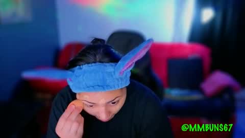 Mia online show from November 2025 12:43:02 AM