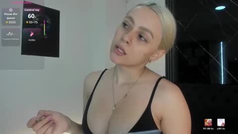 Snapshot of miacarperrlux chatting on February 2026 08:47:01 PM MiaCarper online show from February 2026 08:47:01 PM