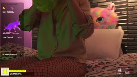 Mia online show from December 2024 07:40:02 AM