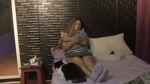 Mia online show from January 2025 04:51:02 AM