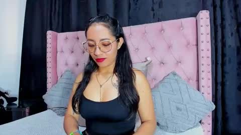 Snapshot of miadivinehyh chatting on May 2026 12:55:02 PM miadivinehyh online show from May 2026 12:55:02 PM