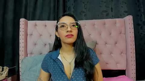 Snapshot of miadivinehyh chatting on June 2026 01:43:01 PM miadivinehyh online show from June 2026 01:43:01 PM
