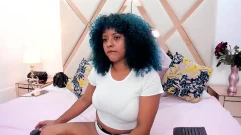 Mia  online show from November 2025 05:34:01 PM