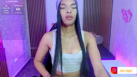 Mia online show from November 2025 03:06:01 AM