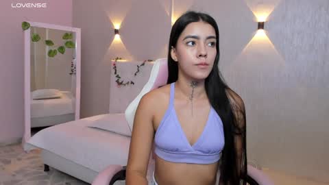 Mia Gomez online show from January 2025 01:11:01 PM