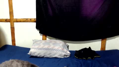 Mia  Sam online show from October 2025 04:55:01 PM