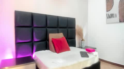 miahertz online show from February 2026 11:59:01 AM