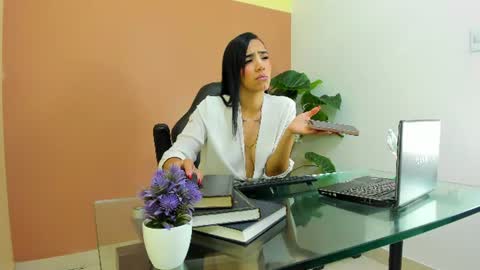 Mia online show from July 2026 08:41:02 PM
