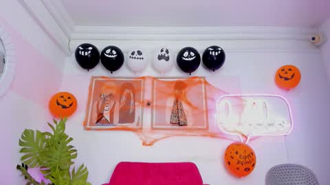 Mia Khalifa online show from November 2025 03:42:02 AM