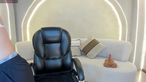 Call me Mia  online show from February 2026 07:46:01 PM