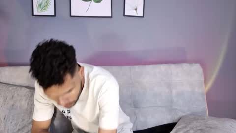 Mia online show from November 2025 07:02:02 PM