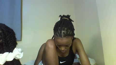 Muffin online show from November 2025 01:04:02 AM