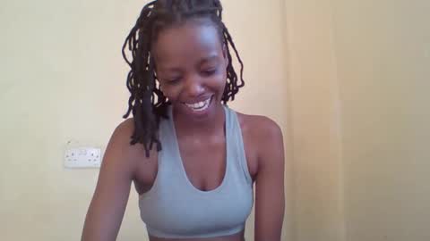 Snapshot of miami_muffin chatting on May 2026 12:01:02 PM Muffin online show from May 2026 12:01:02 PM
