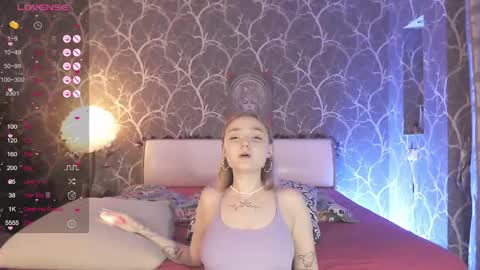 Mia online show from December 2025 06:14:01 PM