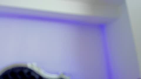 Snapshot of miamontoya chatting on January 2025 04:15:01 PM Mia -5 7001400 Follow online show from January 2025 04:15:01 PM