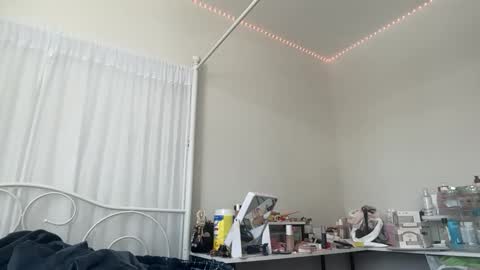 Mia online show from March 2026 10:34:02 PM