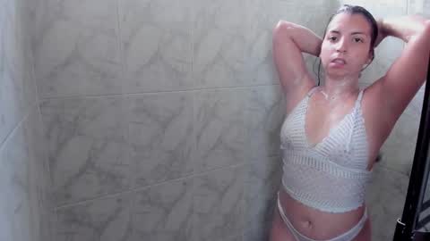 Mia online show from October 2025 07:56:02 PM