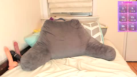 Snapshot of miaparker2_0 chatting on March 2025 01:45:01 AM Mia online show from March 2025 01:45:01 AM