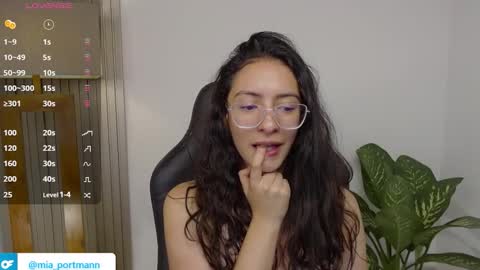 Snapshot of miaportman chatting on February 2026 09:57:02 AM MIAPORTMANN online show from February 2026 09:57:02 AM