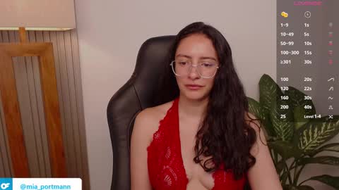 Snapshot of miaportman chatting on February 2026 08:21:01 AM MIAPORTMANN online show from February 2026 08:21:01 AM