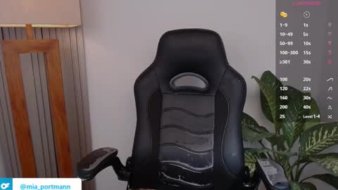 Snapshot of miaportman chatting on February 2026 02:25:01 PM MIAPORTMANN online show from February 2026 02:25:01 PM