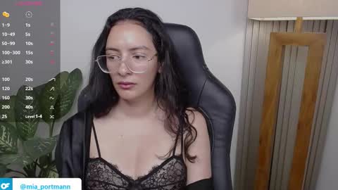 Snapshot of miaportman chatting on February 2026 08:10:01 AM MIAPORTMANN online show from February 2026 08:10:01 AM