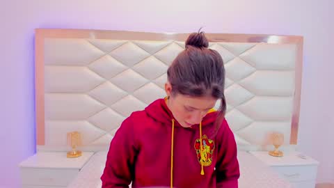 Snapshot of miaqueen021 chatting on January 2025 12:16:01 PM Sweetie Mia online show from January 2025 12:16:01 PM