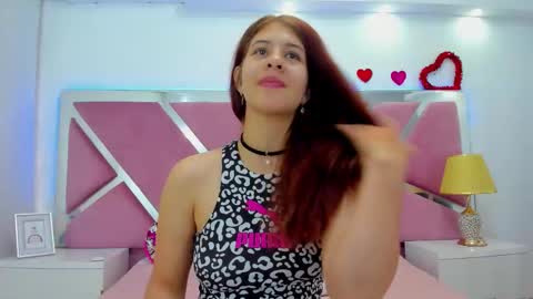 Snapshot of miaqueen021 chatting on November 2025 12:49:02 PM Sweetie Mia online show from November 2025 12:49:02 PM