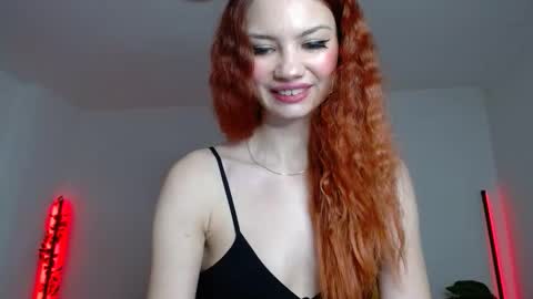 MiaRossalinda online show from November 2025 05:31:01 PM